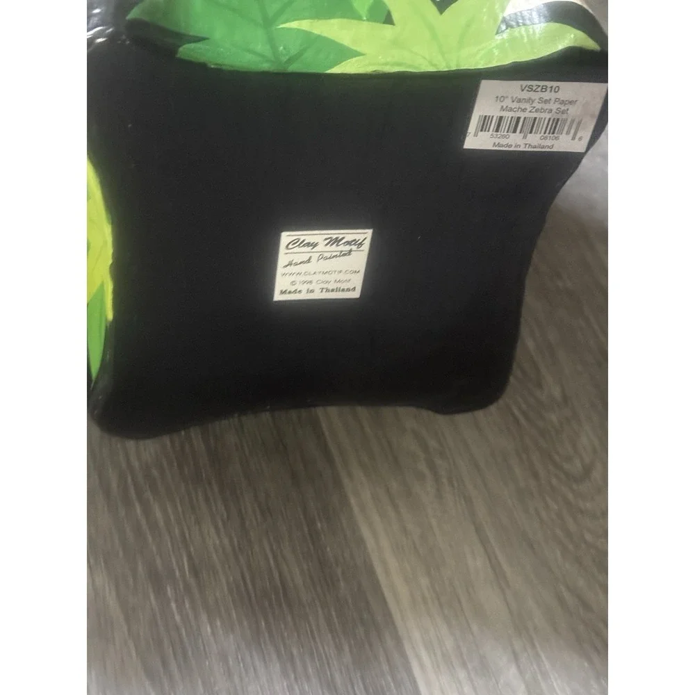 Zebrapapier-mâché wastebasket & tissue holder. 10
